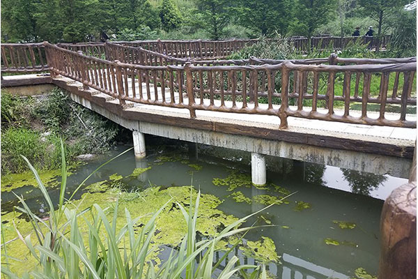 河道水泥仿木(mù护栏